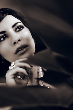 黑白风格欧美成熟美女图片写真